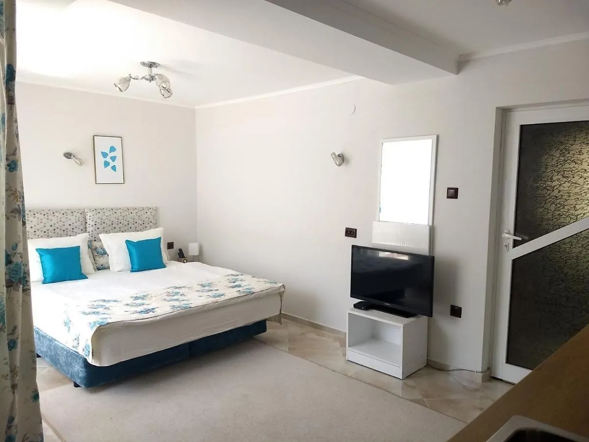 White Rose Guest Rooms Burgas 2*,