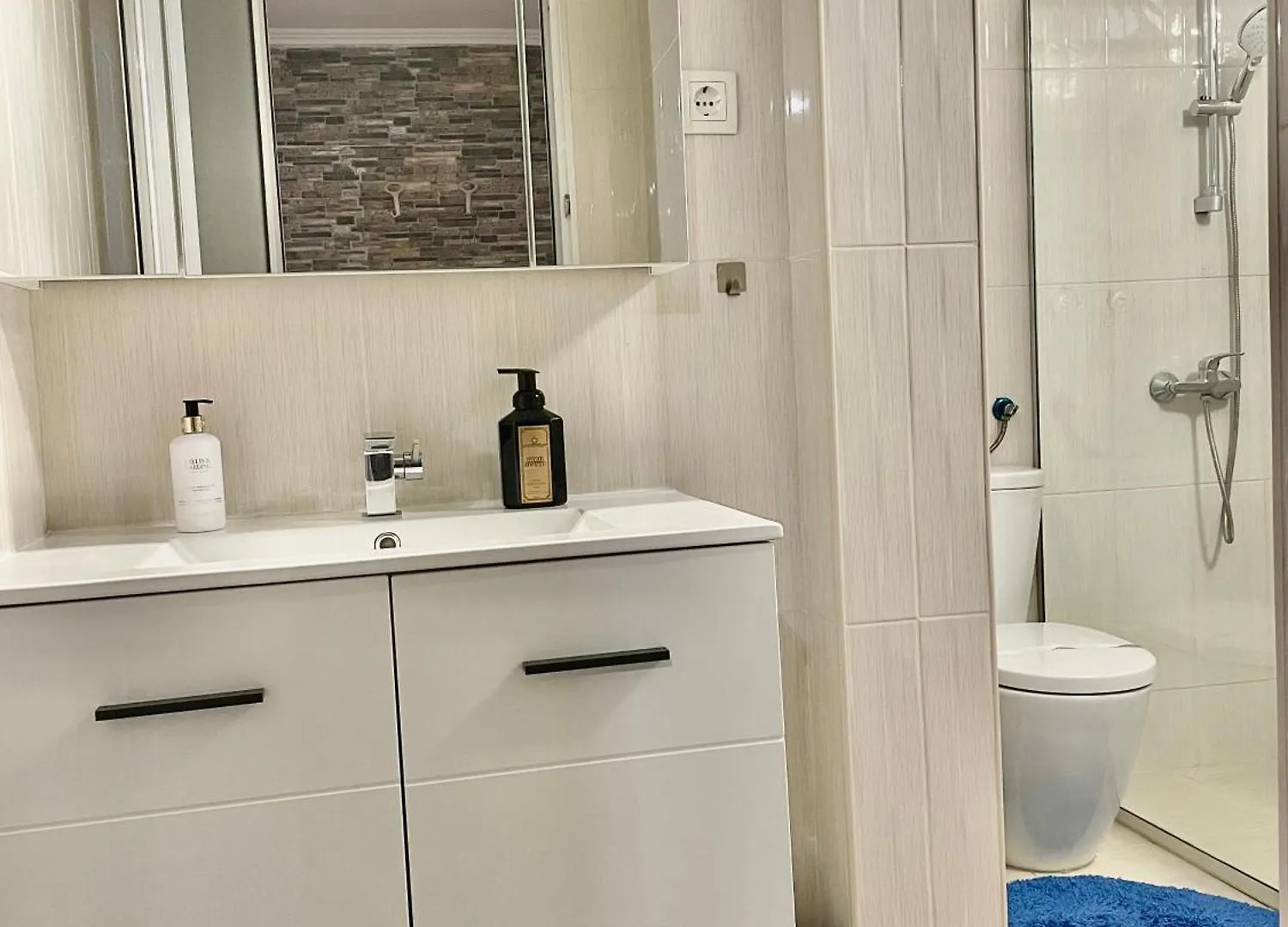 White Rose Guest Rooms 부르가스 2*,  불가리아