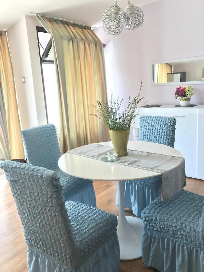White Rose Guest Rooms Burgas 2*,