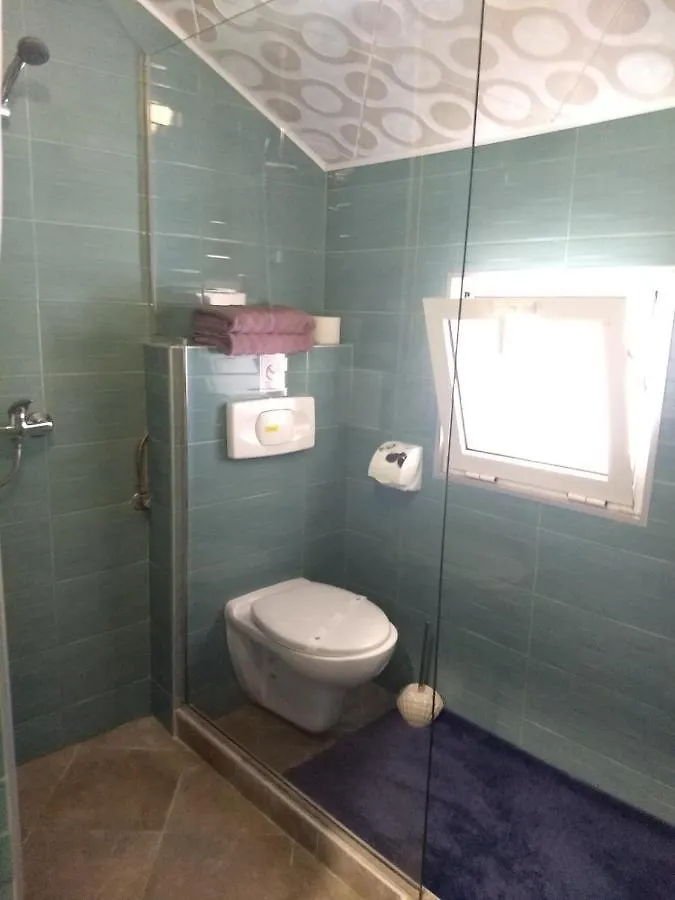 White Rose Guest Rooms Burgas Stad 2*,