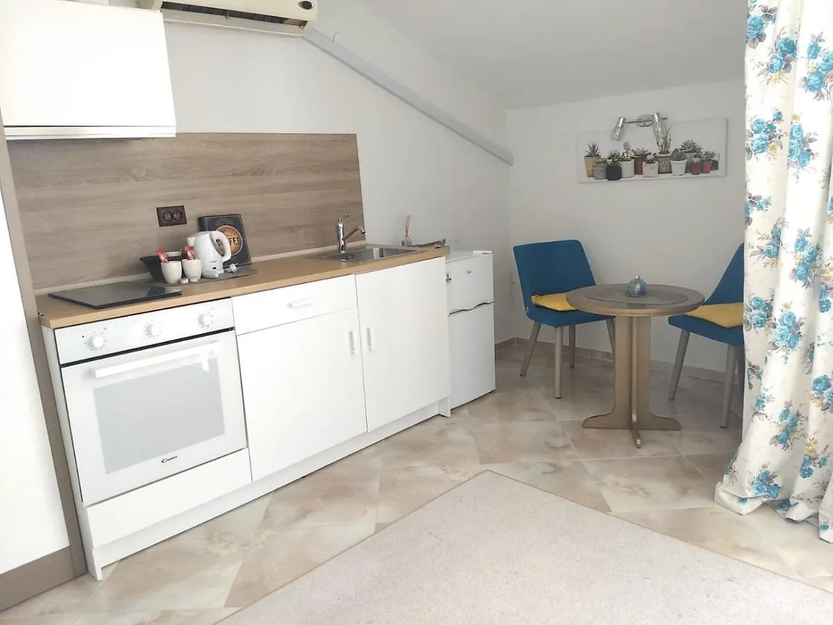 White Rose Guest Rooms Burgaz 2*,  Bulgaristan