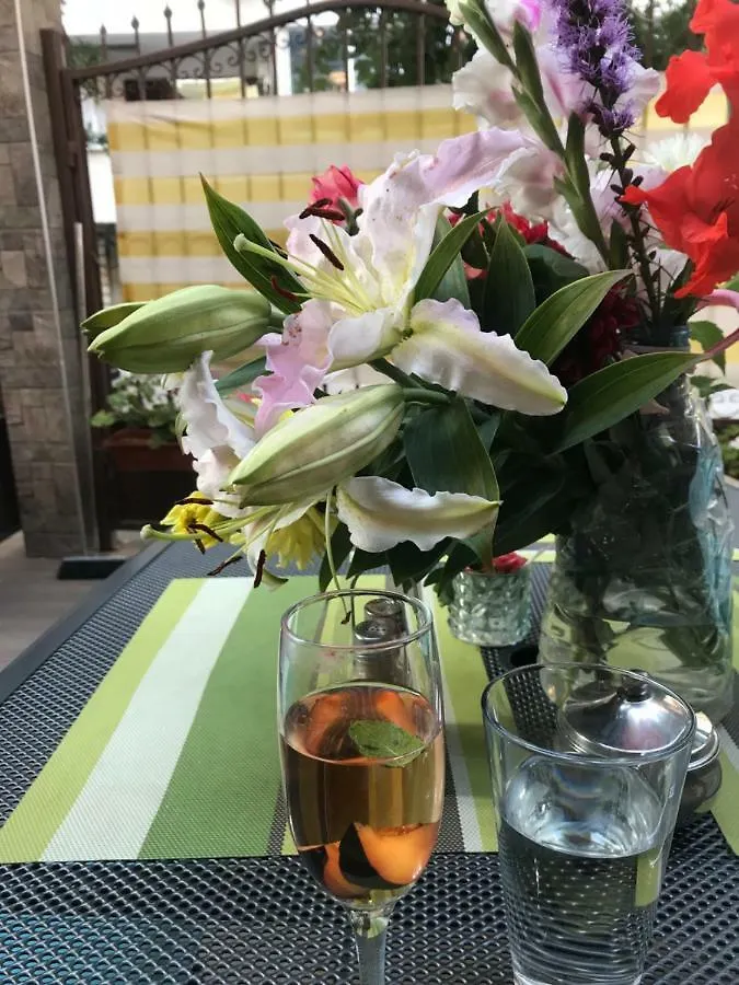 White Rose Guest Rooms Burgaz 2*,  Bulgaristan